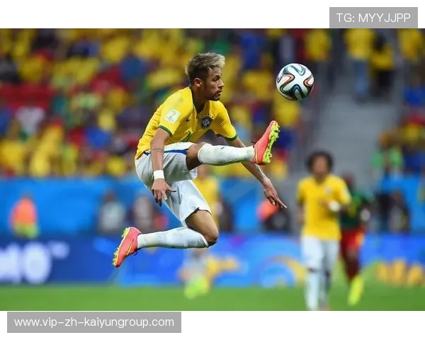 内马尔轻巧停球后丝滑连线：用一双鞋把控每一次传球